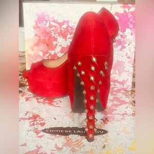 Size 8.5 Chinese laundry red velvet with gold studs heels